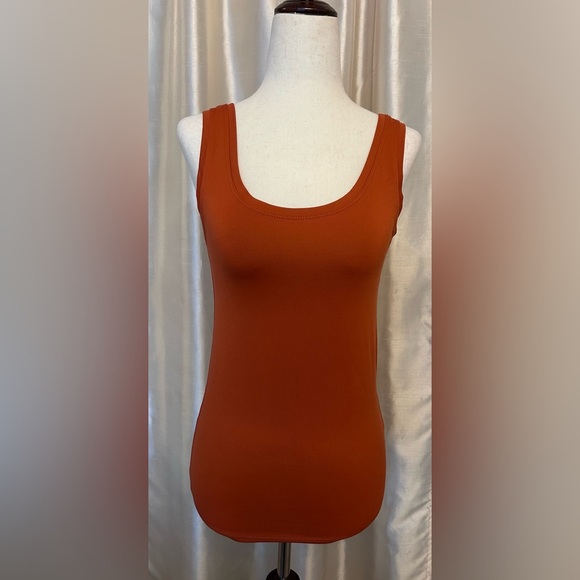 Karen Kane Scoop Tank Size M EUC Rust Color - Picture 1 of 6